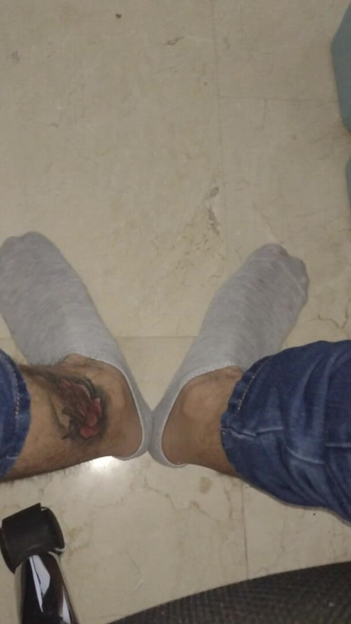 Big feet un a Big socks