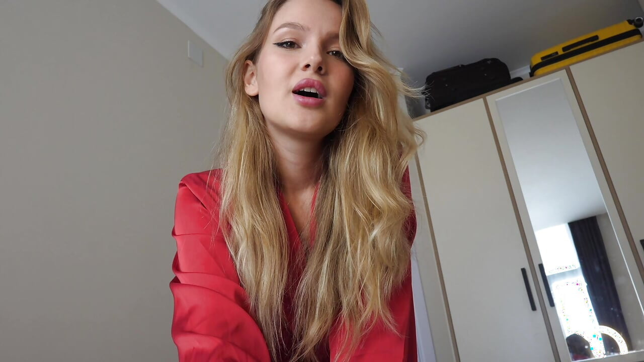 Uma boa garota sabe como fazer um bom dia. Sexo virtual