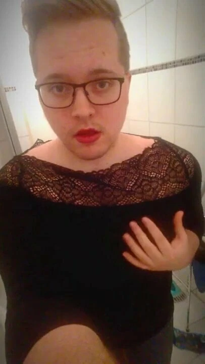 Sissy Transvestite Jannis wig remove