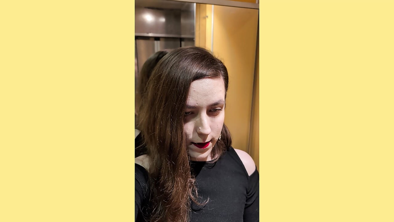Nos quedamos atrapados en el ascensor antes de ir a una fiesta pervertida - VLOG