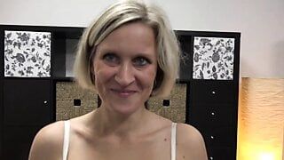 Une MILF sexy et son jeune amant 626