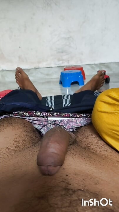 Zgodna bhabhi Sunni indijska domaćica potpuno zadovoljna teškim jebanjem 2 put