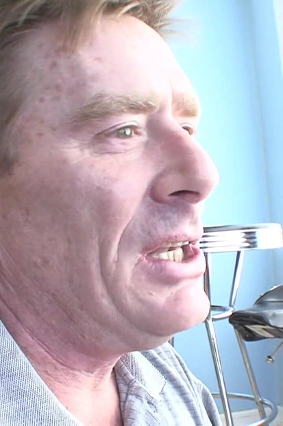 प्यारी कमसिन अपने सौतेले पापा का परिपक्व लंड चूसती है और उसका मजा लेती है