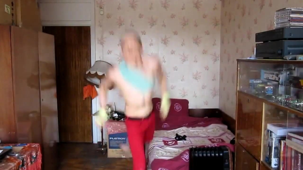 Twink je uvijek gladan sirovog kurca