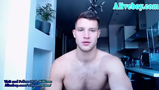 Yakışıklı vücut geliştirmeci ateşli vücudunu sergiliyor