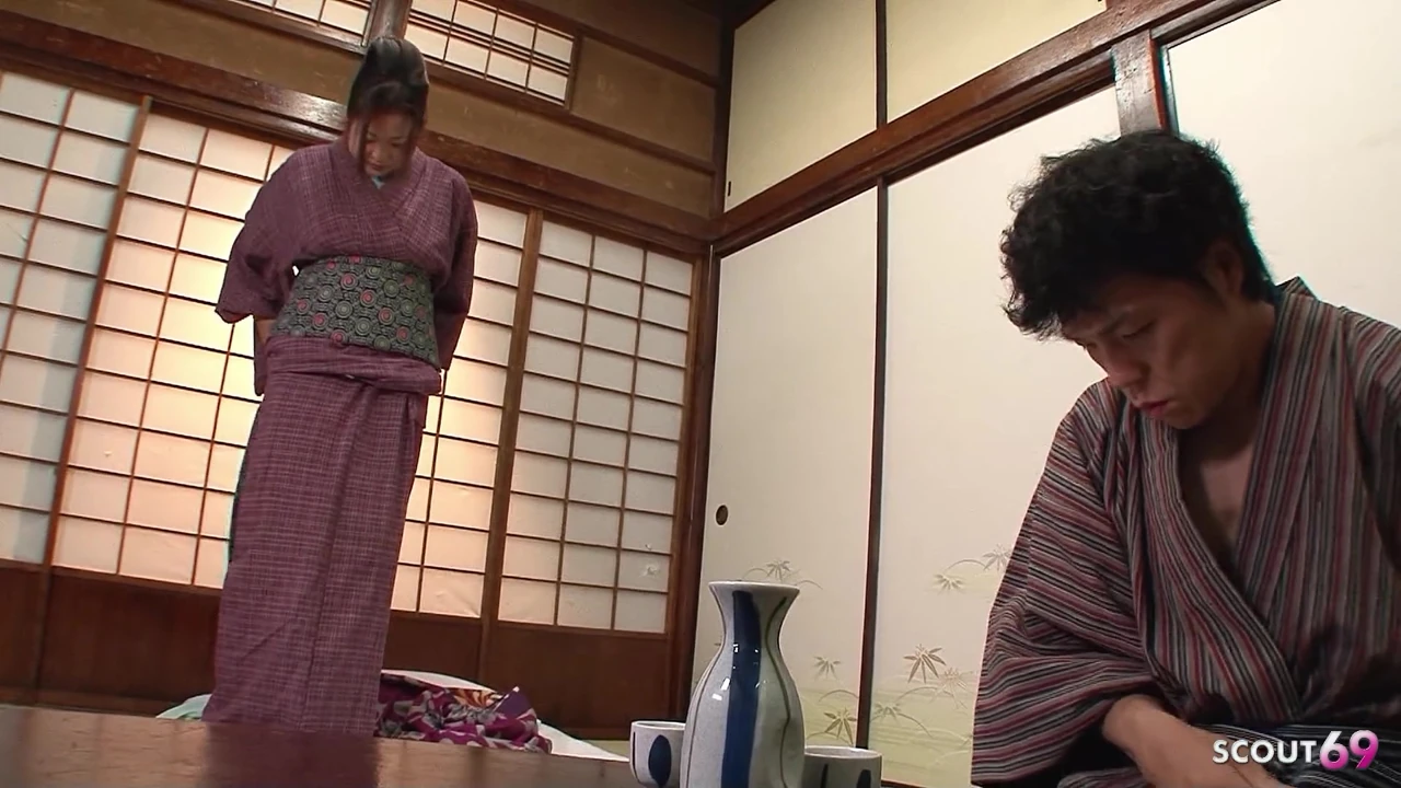 Büyük doğal memeli geleneksel Japon geyşa sansürsüz jav'de sikişmek ve döllenmek için baştan çıkarıyor