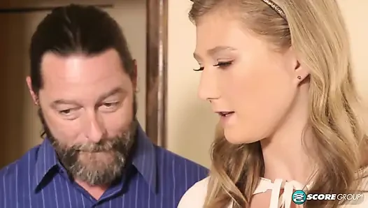 April Aniston üvey annesinin erkek arkadaşının onu götten sikmesine izin veriyor