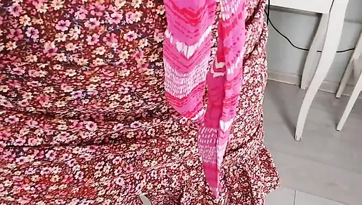 Saya berpikir tentang apakah saya harus berhubungan seks dengan seorang pria usia pensiun. Pernyataan cabul dalam bahasa Rusia. Fetish kaki