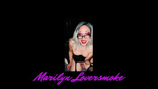 Diosa Marilyn relajante y fumando 120