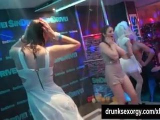 Jalang biseksual berkongkek di parti perkahwinan