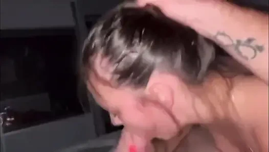 Минет и сперма в рот горячей брюнетке в любительском видео