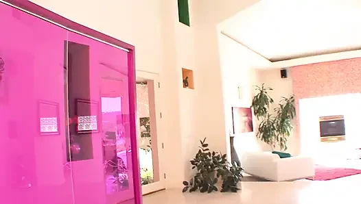 Harika memeli kızlar Asyalı bir sürpriz alıyor