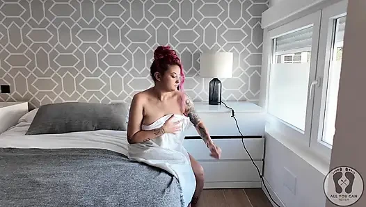 4k havlu fetişi yastık ve mobilya ile köşeyi sikiyor