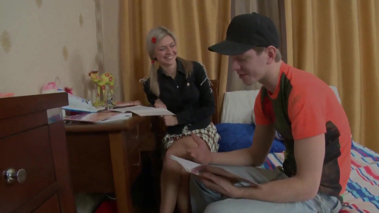 美しい体を持つ温泉は女の子がコックに乗るのが大好き