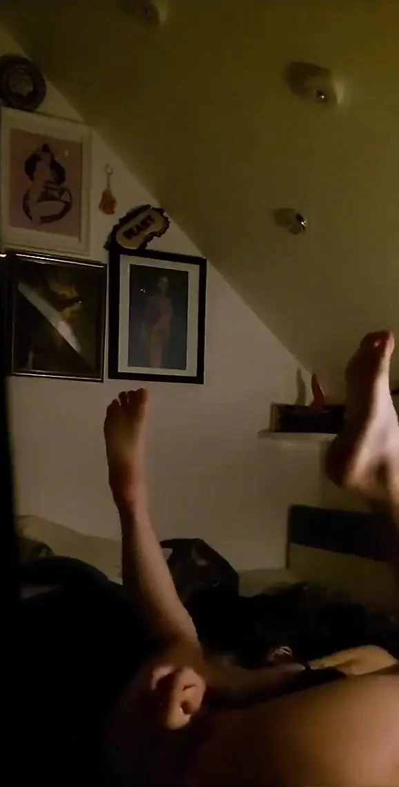 第一人称视角 你是我的偷窥室友晚上在我的卧室里闲逛