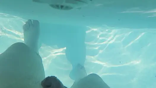 Havuzda su jeti orgazmı