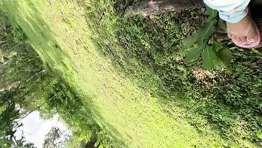 Tetangga petani saya menginginkan susu segar dan saya menawarkannya susu saya