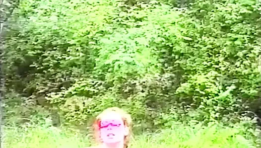 Dalam kehangatan perapian dapatkan blowjob yang bagus