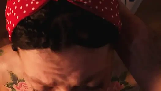 День стирки . Я застукал свою соседку за дрочкой в прачечной и жестко трахнул ее дырочки (Любительское комедийное порно)