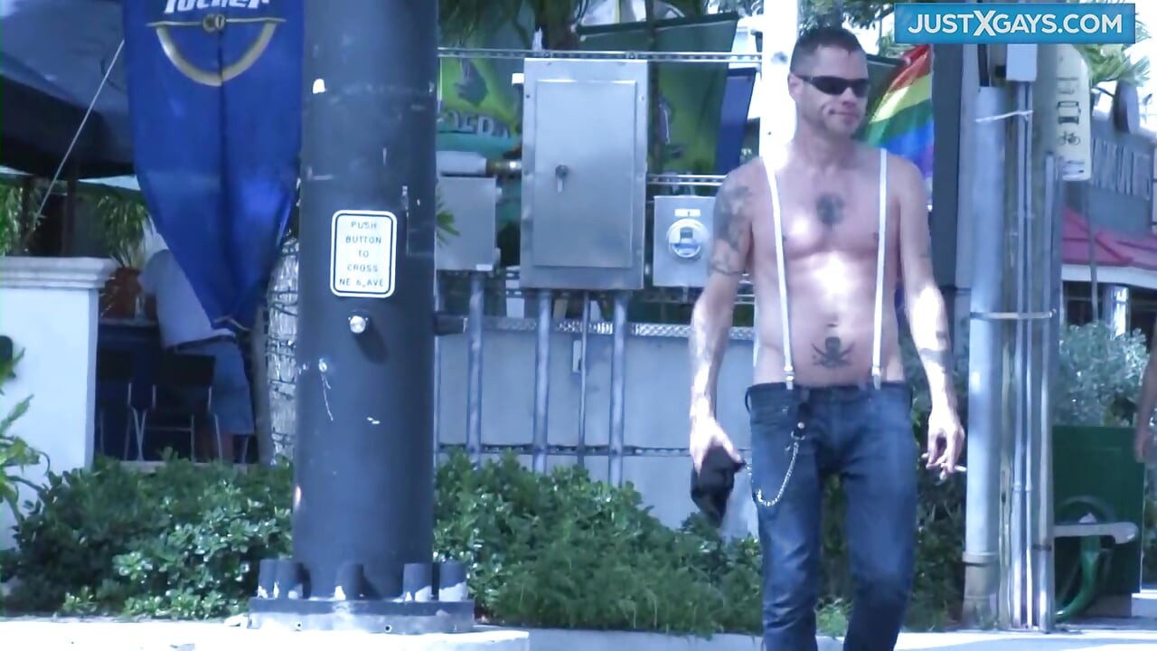 A zuhany alatt megfogtam a farkát