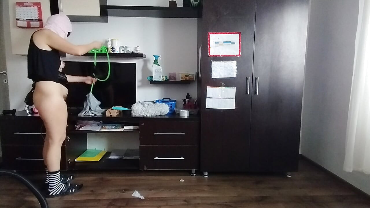 Amateur wife cleans the house naked.