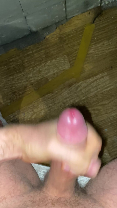 Jhはオナニーして激しく潮吹きします