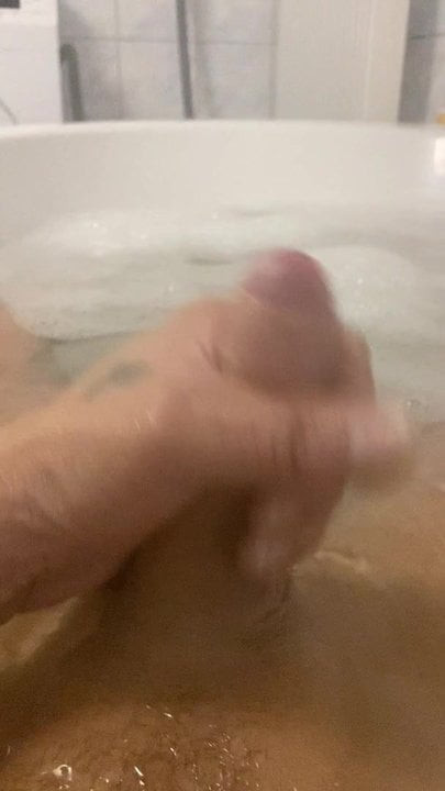 In der Wanne geil geworden