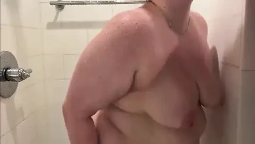 Arus piggy rose sama beruang besar di kamar mandi hotel miami