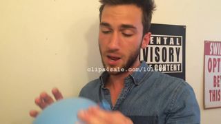 Ballonfetisj - Adam blaast ballonnen