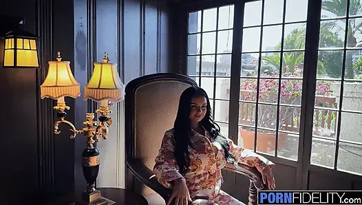 Pornfidelity, cewek toket besar payton digilir sama kontol besar