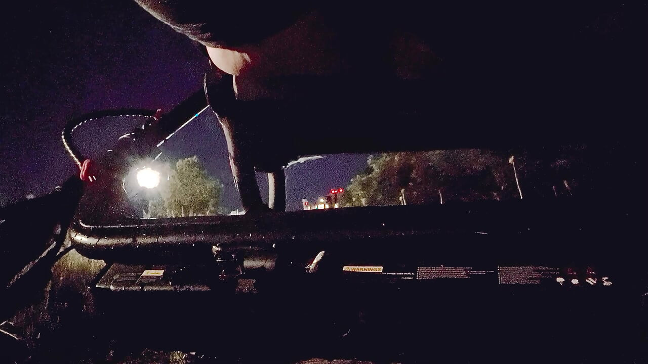 Pișare în public pe scuterul meu