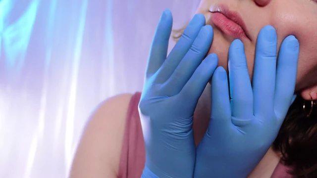 ASMR: медицинские перчатки с нитрилом, прикосновение к лицу, расслабляющие звуки, SFW бесплатное видео (Arya Grander)