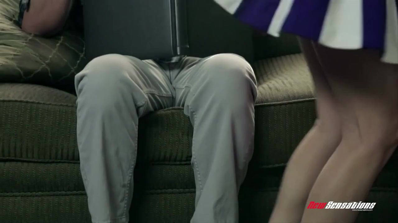 ライリー・リードが義理のお父さんとセックス