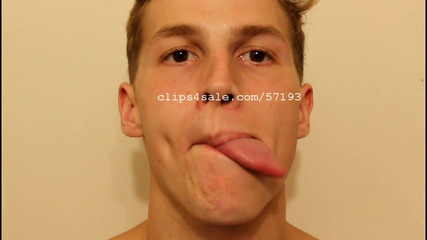 Fetiche de lengua - aaron tongue part11 video1