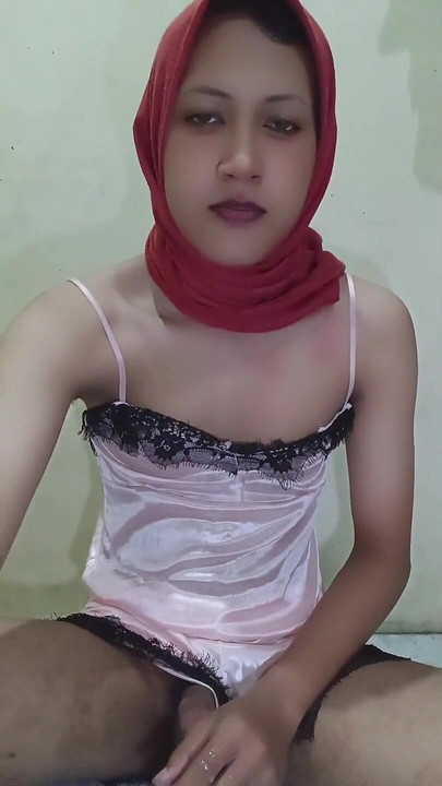 刚买了新睡衣, 立即自慰