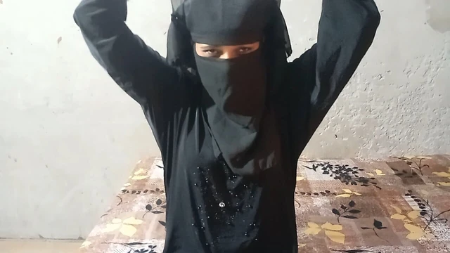 Muslim Babe was doing footjob