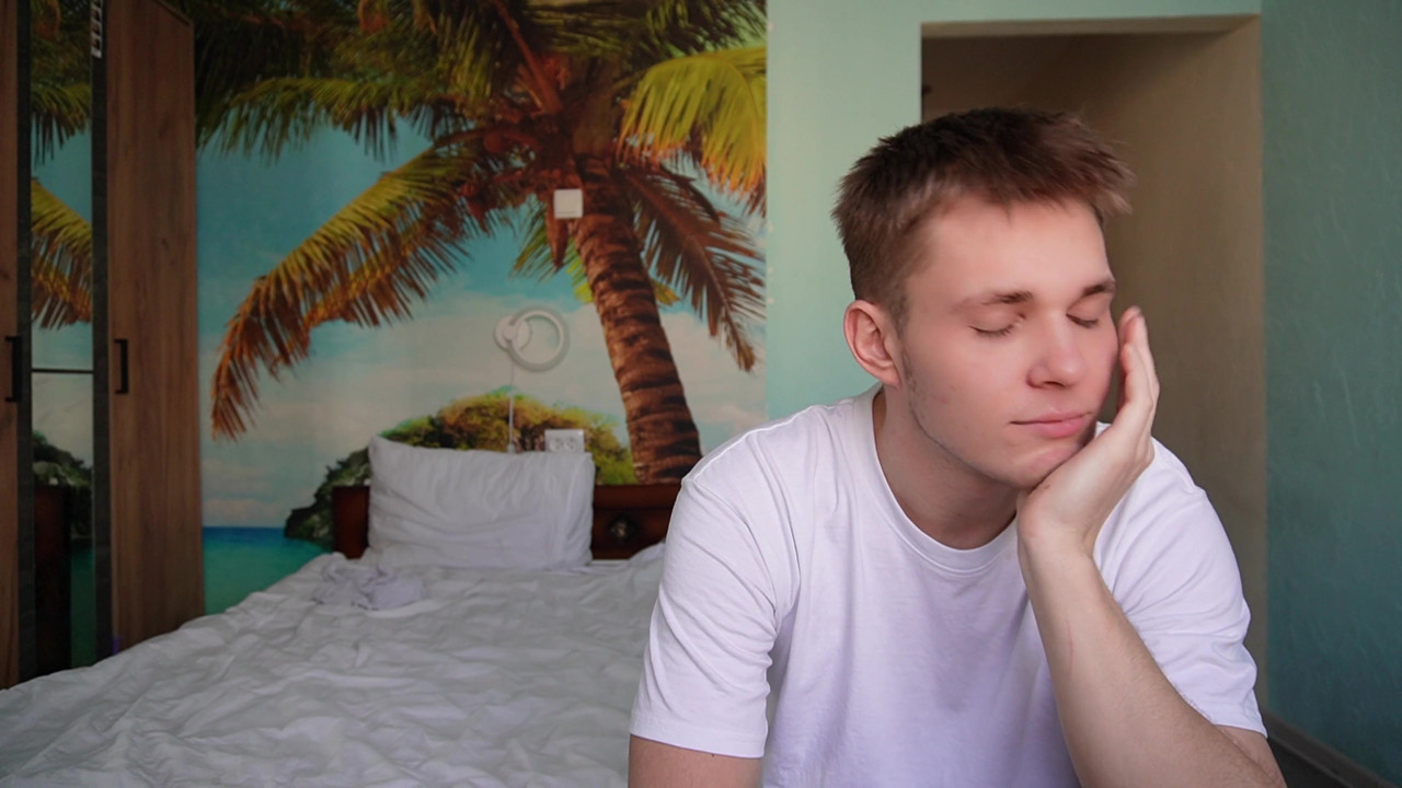 流行的在线游戏在视频博客期间变成继兄弟和继妹之间的性爱