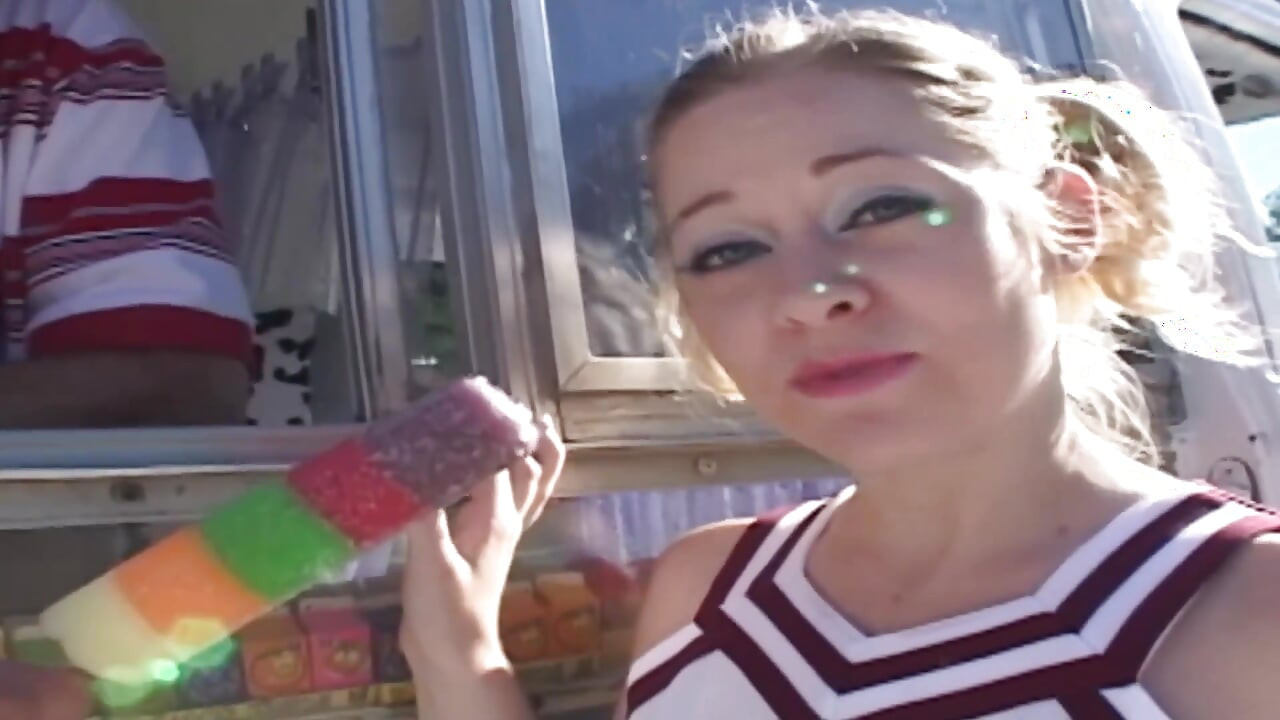 Kinky Babes Scene-2_sexy Big-bootied Teen Enjoys the Ice Cream Man's Cock