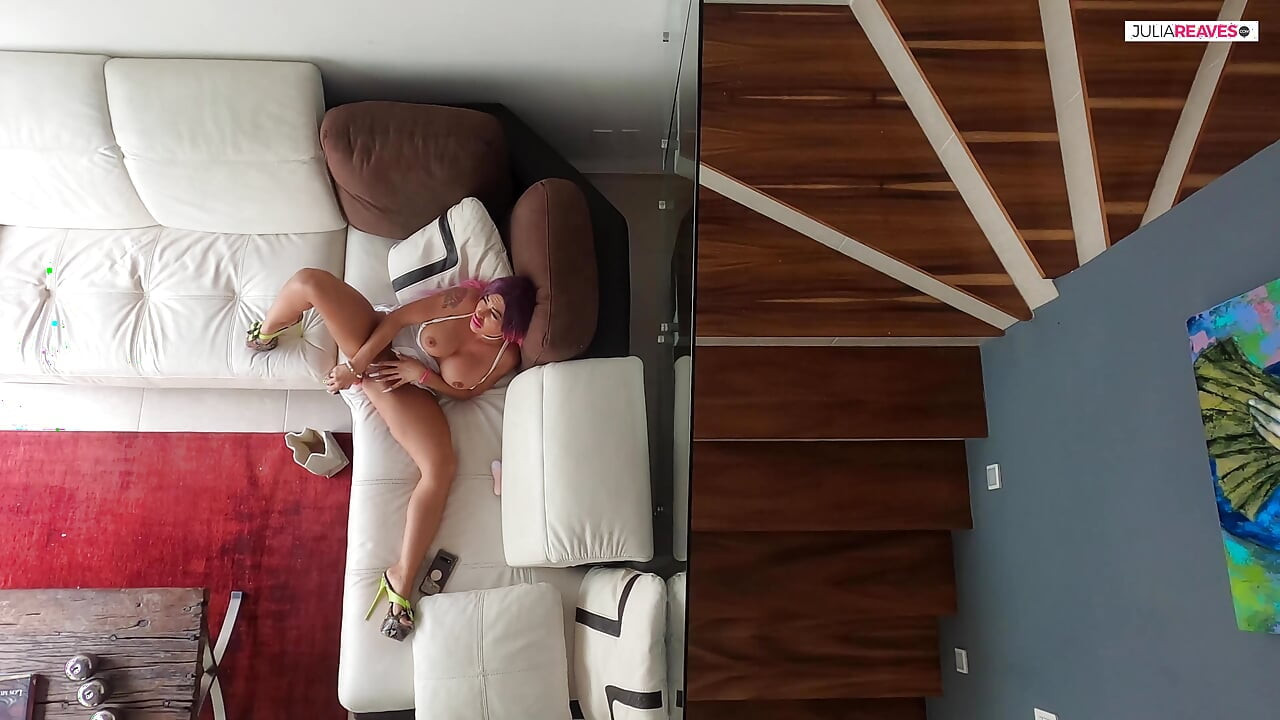 Αν αυνανίζεται τότε έχει πάντα πολλά παιχνίδια για το μουνί της