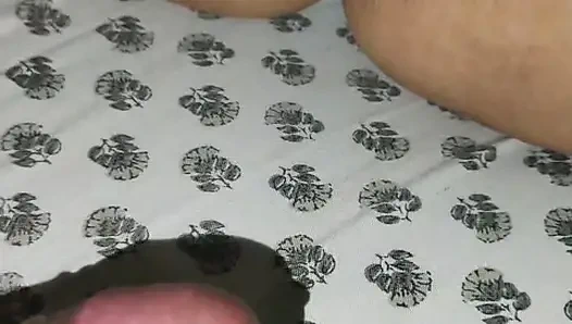 Горячая 18-летняя девушка дези ударила задницей, применив кокосовое масло