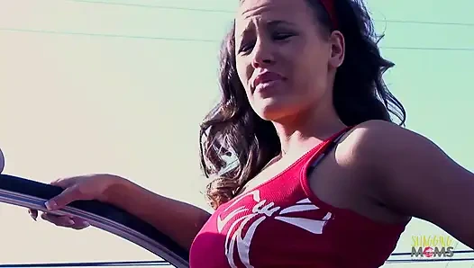 Девушку снял и жестко ебет черный мужик