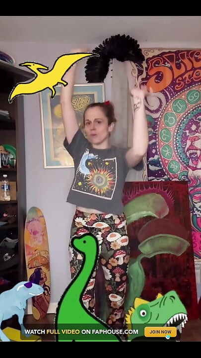 Dino dansı yapıyoruz!