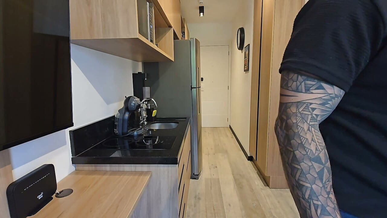 Eu fodi a dona de casa enquanto o marido dela não estava lá