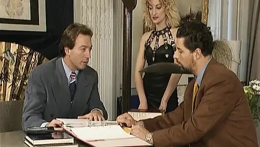 Великолепных немецких крошек в чулках трахнули в задницу в оргии