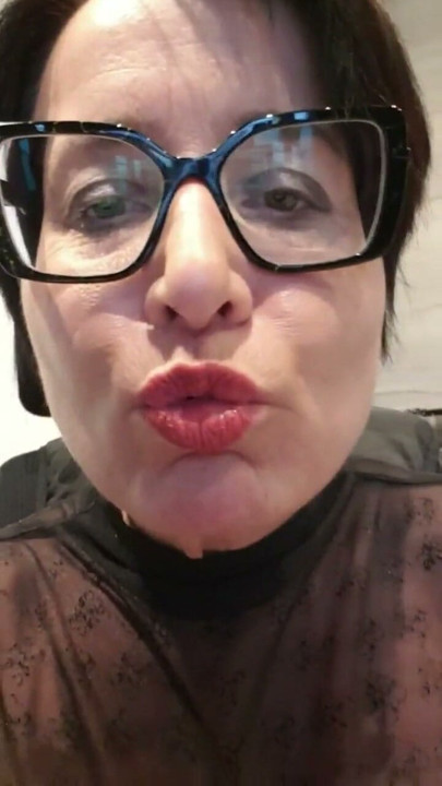 Milf Julie orgasm at work | Clip 1
