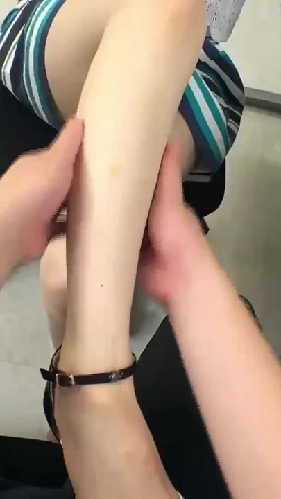 Unforgettable moment from "Foot fetish is exposed at work and female subordinate is made to ejaculate repeatedly as a leg"