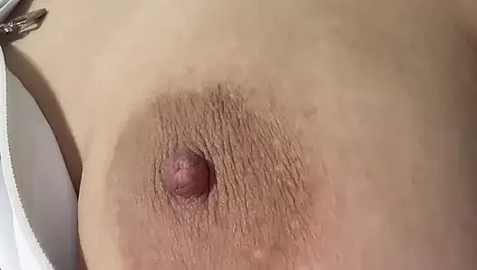 Sexy stiefmutter mit ihren dicken titten massiert sie lecker
