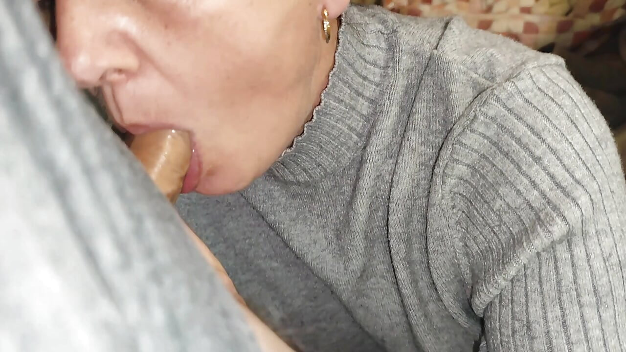 زوجة هواة ساخنة تمص الزب مع القذف في الفم