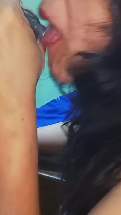 口交和射在他邻居的荡妇妻子的嘴里 |剪辑 1