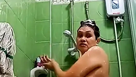 Karım banyo yaparken sabah videosu seksi o kadar çok seviyor ki orgazm oluyor